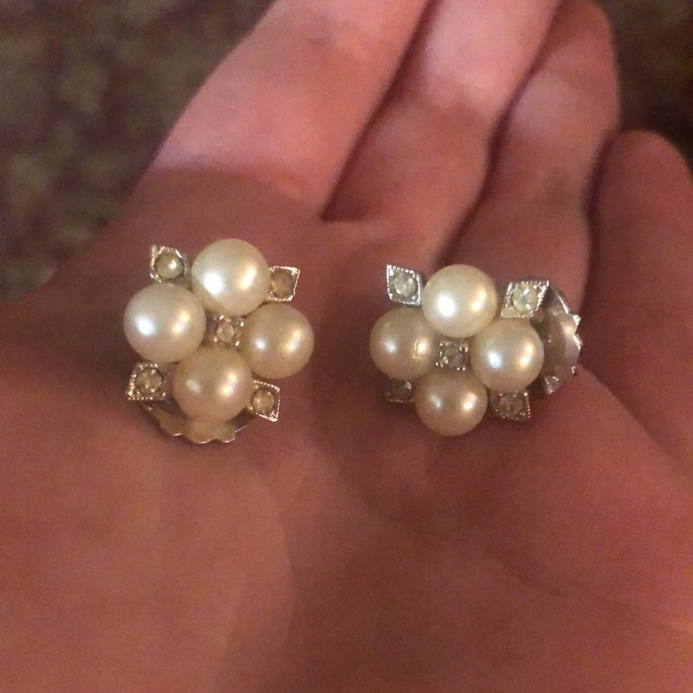 beautiful vintage gold and pearl bead clip on floral earrings